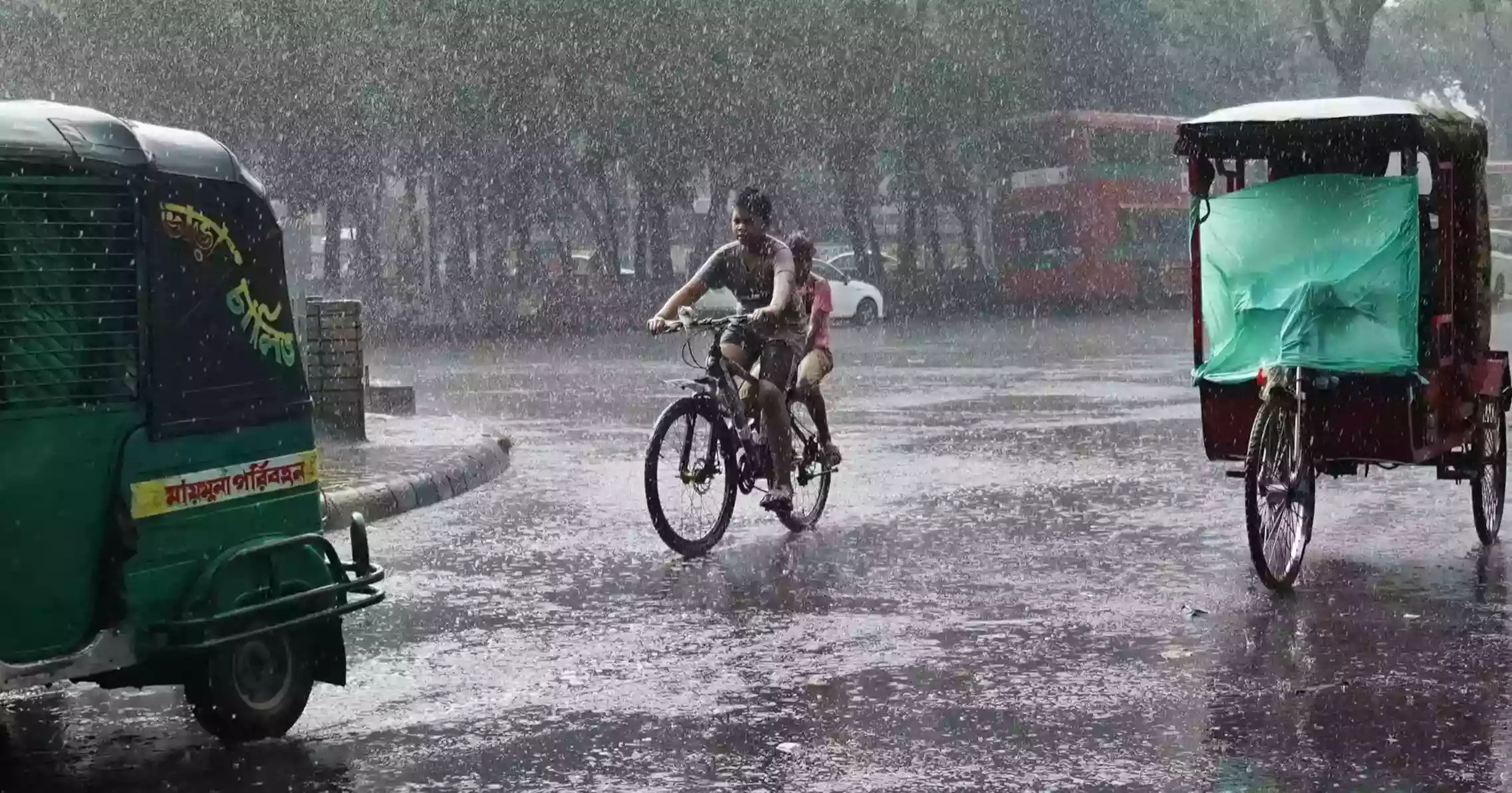 সারাদেশে বৃষ্টি হতে পারে আজ, কমতে পারে তাপমাত্রা