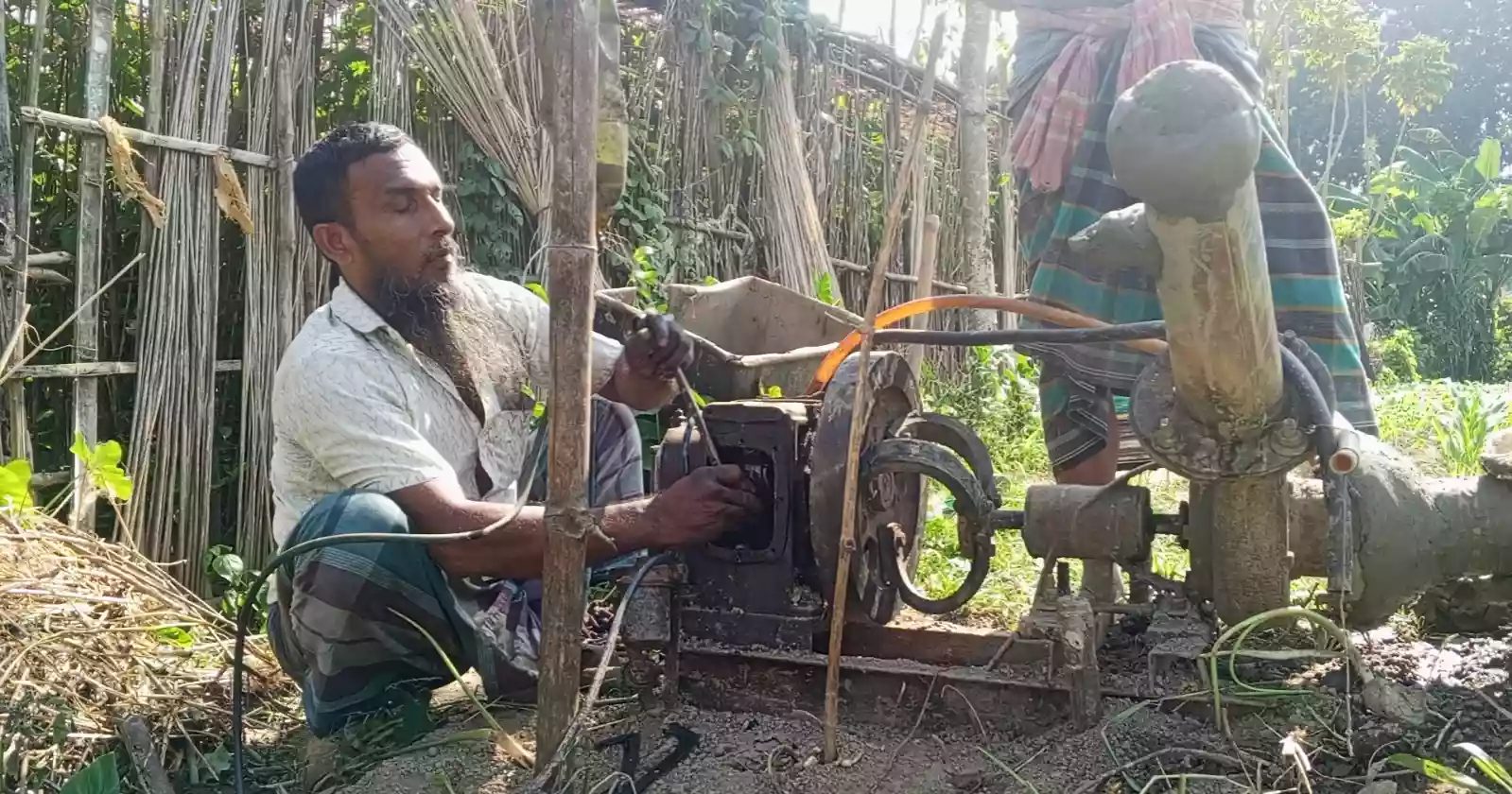 চোখে অন্ধকার, তবে আলমডাঙ্গার মিস্ত্রি জহুরুলের হাতে আলো