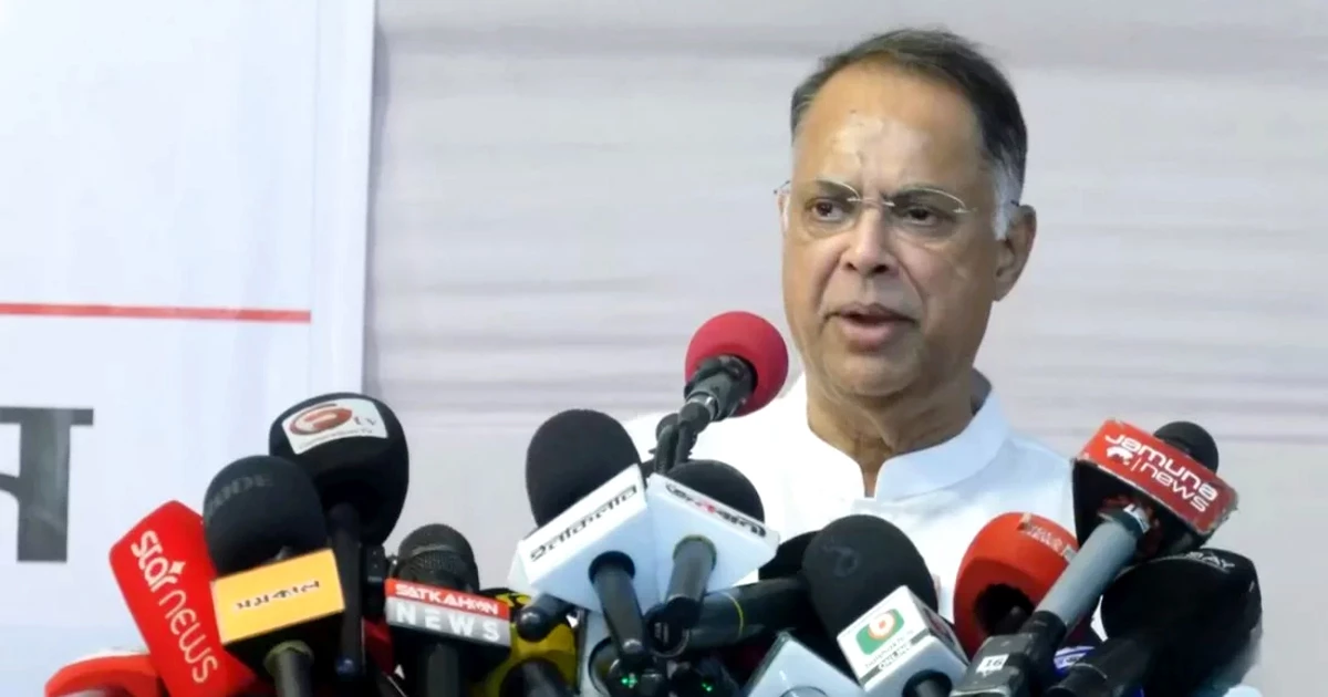 দুটি জাহাজ আসায় জ্বালানির মজুত বেড়েছে, তবে রেশনিং করতে হবে: ইকবাল হাসান