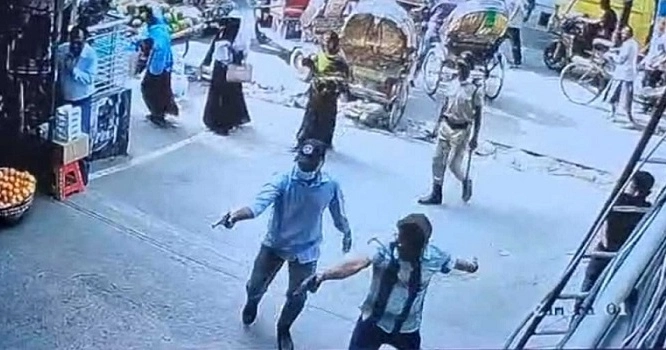 পুরান ঢাকায় প্রকাশ্যে দুর্বৃত্তদের গুলিতে নিহত ১