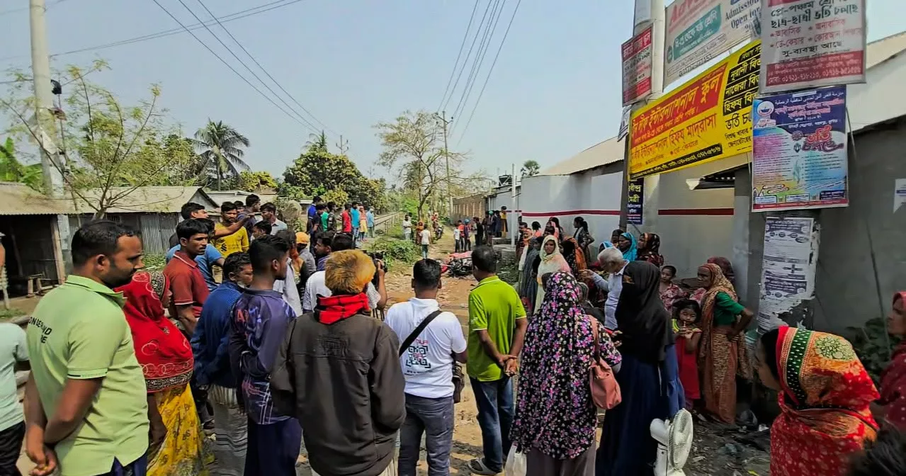 কুষ্টিয়ায় অরক্ষিত রেলক্রসিংয়ে প্রাণ গেল মোটরসাইকেল আরোহীর