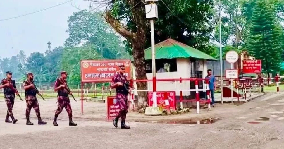 ভারতীয় ব্যবসায়ীদের ধর্মঘটে হিলি স্থলবন্দর দিয়ে আমদানি-রপ্তানি বন্ধ