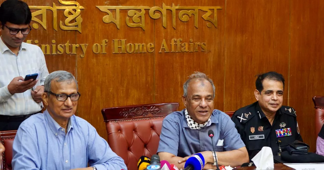 গরু বহনকারী গাড়ি মাঝপথে থামানো যাবে না: স্বরাষ্ট্র উপদেষ্টা