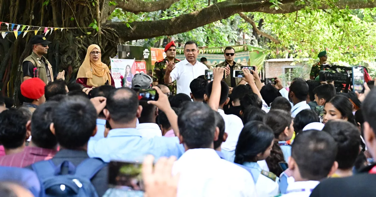 ঢাকার ১৩ স্থানে প্রধানমন্ত্রীর আকস্মিক পরিদর্শন, পরিচ্ছন্নতায় বেঁধে দিলেন সময়