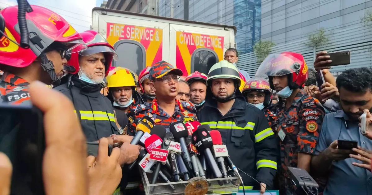টঙ্গীতে ড্রাগ ইন্টারন্যাশনালের কারখানার আগুন ৪ ঘণ্টা পর নিয়ন্ত্রণে