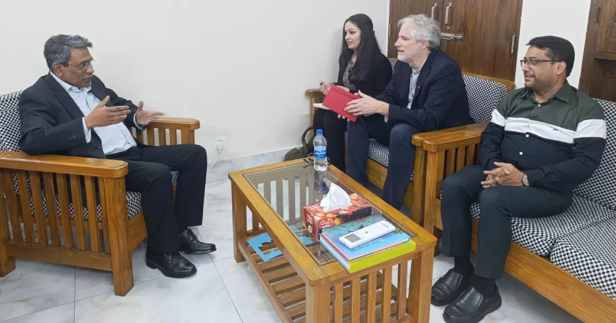 আলী রীয়াজের সঙ্গে দ্য কার্টার সেন্টারের সিনিয়র অ্যাসোসিয়েট ডিরেক্টরের বৈঠক