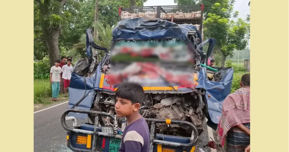 টাঙ্গাইলে দাঁড়িয়ে থাকা ট্রাকে পিকআপের ধাক্কা, নিহত ৪