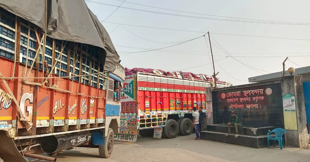 সাড়ে ৪ মাস পর সাতক্ষীরার ভোমরা স্থলবন্দর দিয়ে পেঁয়াজ আমদানি শুরু