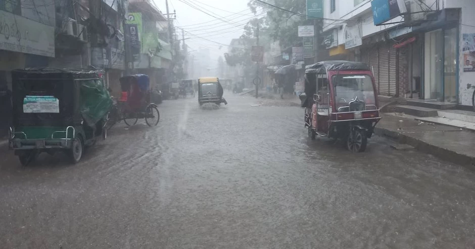 বাগেরহাটে স্বস্তির বৃষ্টি এলেও ধান নিয়ে দুশ্চিন্তায় কৃষক