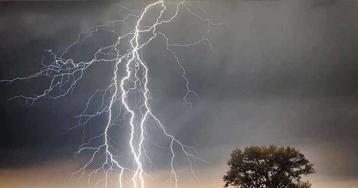 চাঁপাইয়ে বজ্রপাতে ছেলের মৃত্যু, আহত মা