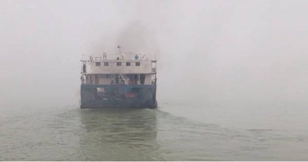 শরীয়তপুর-চাঁদপুর নৌরুটে ফেরি চলাচল বন্ধ