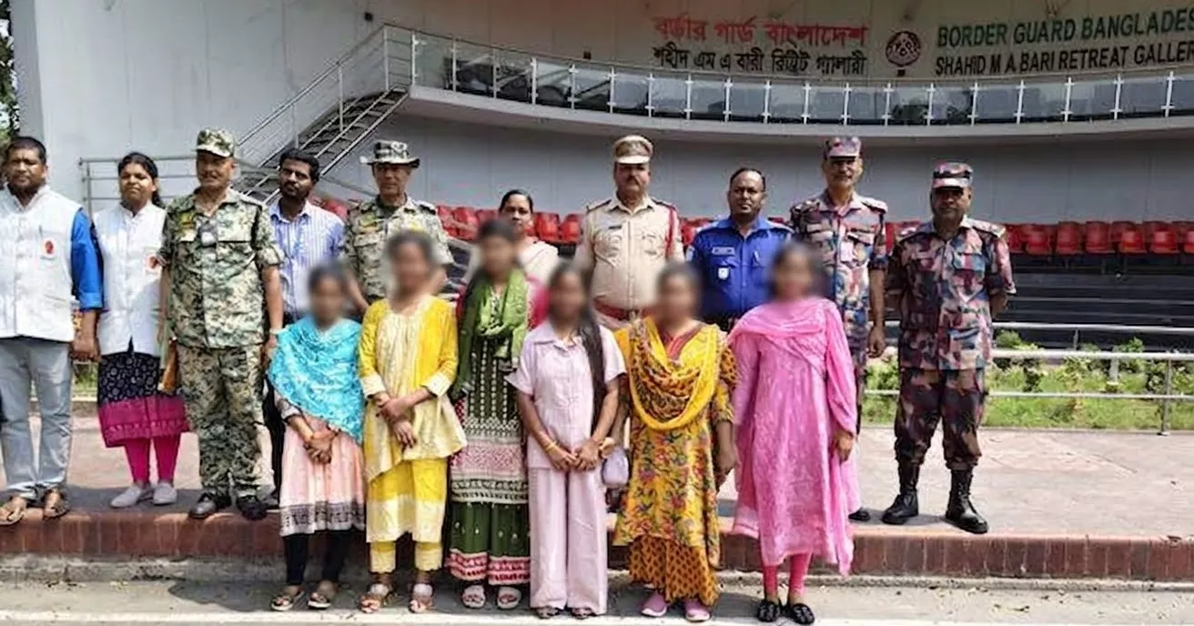 ভারতে তিন বছর কারাভোগ শেষে বেনাপোল দিয়ে দেশে ফিরলেন ৬ নারী