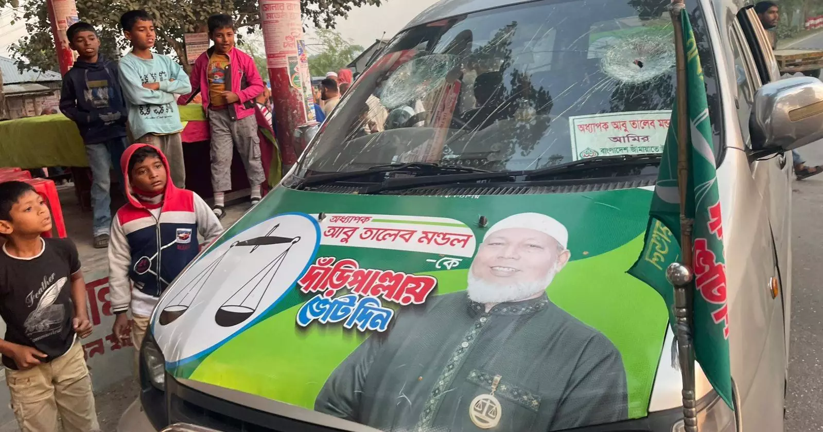 পাবনায় বিএনপি-জামায়াত সংঘর্ষ, জামায়াত প্রার্থীসহ আহত অর্ধশতাধিক