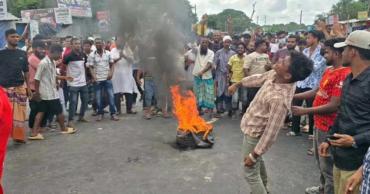 উত্তাল ভাঙ্গা: থানাসহ চারটি সরকারি দপ্তরে হামলা-ভাঙচুর, আহত অনেকে