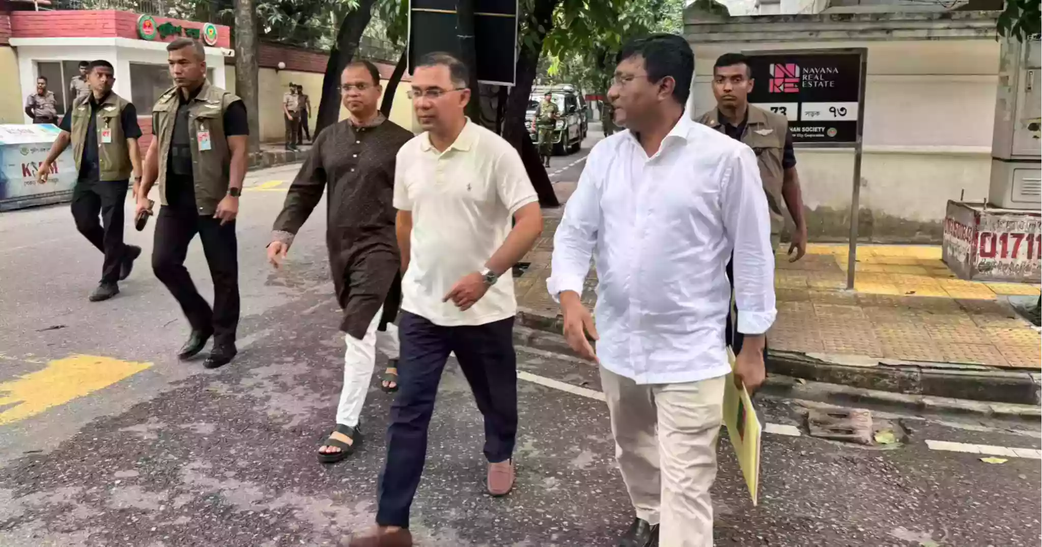 বাসা থেকে হেঁটে গুলশান কার্যালয়ে গেলেন প্রধানমন্ত্রী