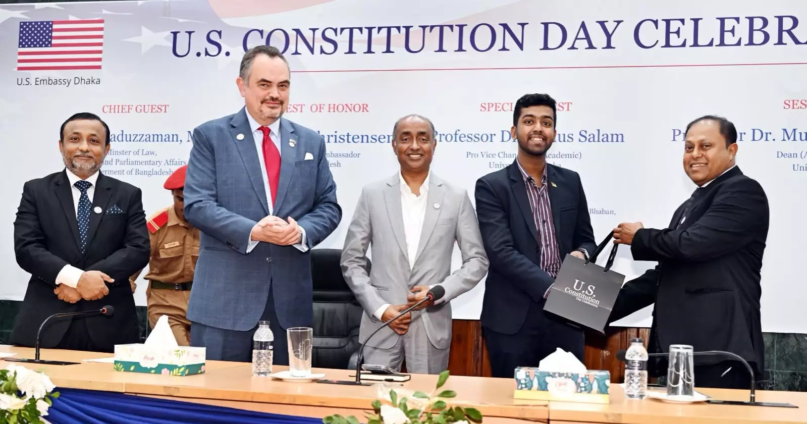 ঢাবিতে যুক্তরাষ্ট্রের গণতন্ত্রের ২৫০ বছর উদযাপন