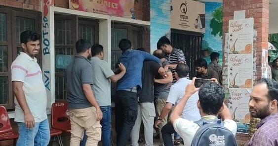 জাবি ছাত্রদলের দোয়া মাহফিলে দুই গ্রুপের দফায় দফায় উত্তেজনা, হাতাহাতি