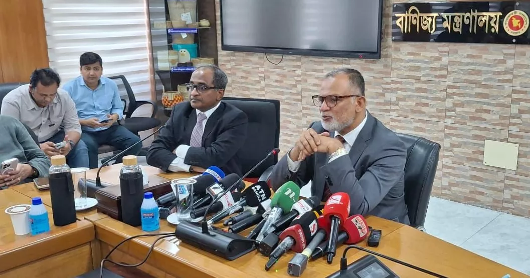 চলতি সপ্তাহে পেঁয়াজের দাম না কমলে আমদানি: বাণিজ্য উপদেষ্টা