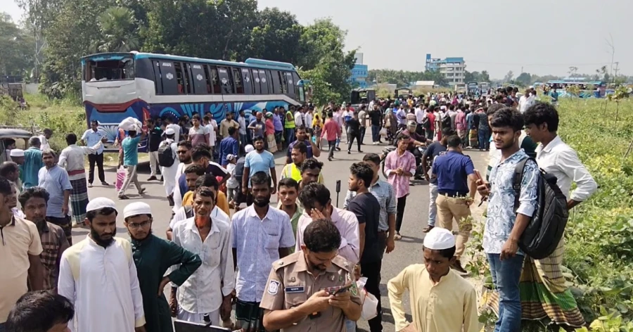 মানিকগঞ্জে সিএনজিচালিত অটোরিকশায় বাসের ধাক্কা, নিহত ২