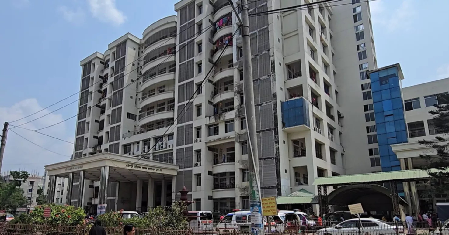 ফরিদপুর মেডিকেল কলেজ হাসপাতালে লিফটের নিচ থেকে অর্ধগলিত লাশ উদ্ধার