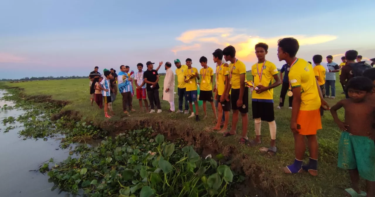 যমুনায় হারিয়ে যাওয়ার আগে শেষবারের মতো মাতল ঢালারচরের ফুটবল মাঠ