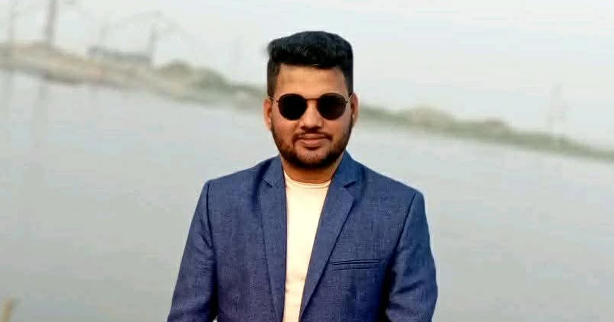 পদ্মায় বাসডুবি: জীবন-মৃত্যুর সন্ধিক্ষণ থেকে বেঁচে ফিরলেন খোকসার খাইরুল