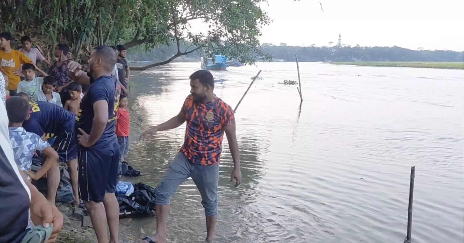 চাঁদপুরে নদীতে গোসলে নেমে দুই শিশু নিখোঁজ, একজনের মরদেহ উদ্ধার