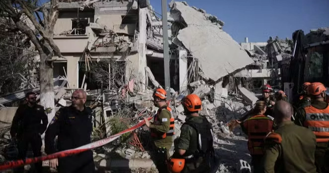 যুদ্ধবিরতি লঙ্ঘন করে ইরানে ইসরায়েলের হামলা, দুই জেনারেলসহ নিহত ৭