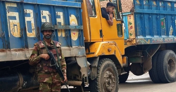 সিলেটে যৌথ বাহিনীর অভিযানে ৩৫ হাজার ঘনফুট পাথর উদ্ধার