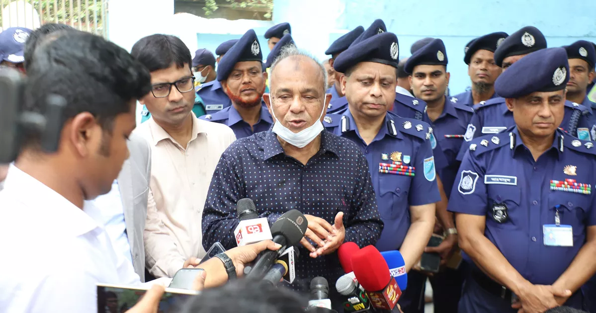 মিটফোর্ডের হত্যাকাণ্ড খুবই দুঃখজনক: স্বরাষ্ট্র উপদেষ্টা