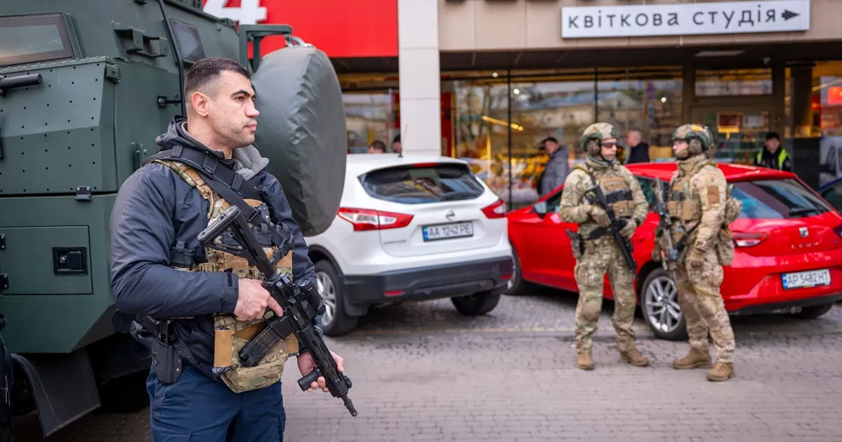 ইউক্রেনে বন্দুকধারীর গুলিতে নিহত ৬, পুলিশের পাল্টা গুলিতে আততায়ীর মৃত্যু