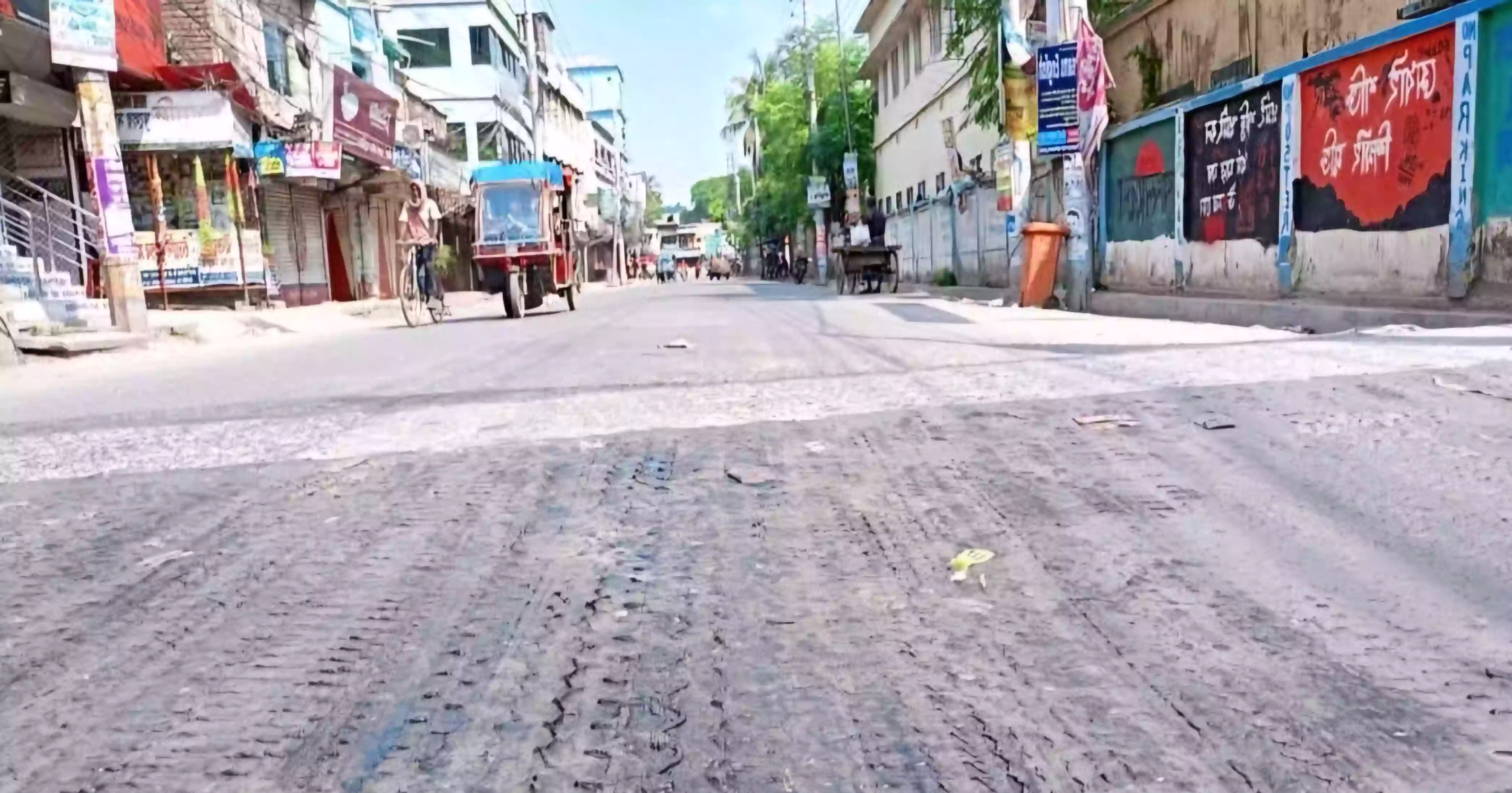 চুয়াডাঙ্গায় ৪১ ডিগ্রি ছাড়াল তাপমাত্রা, গলে গেছে সড়কের পিচ