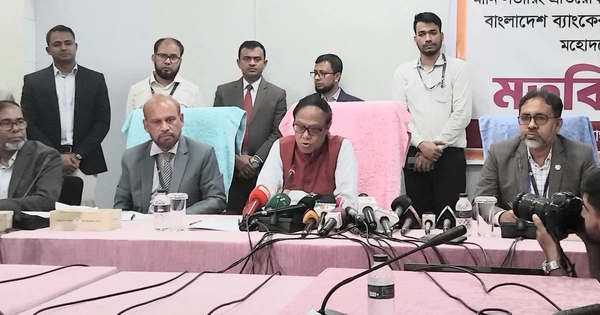 বিদেশে পাচার হওয়া অর্থ ফেরত আনার কাজ চলছে: গভর্নর