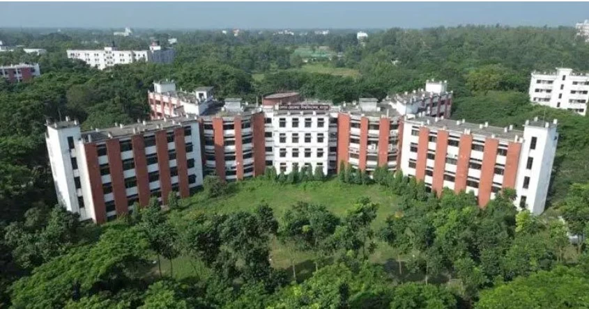 কয়েক দফা তারিখ পিছিয়েও বেরোবিতে হয়নি সমাবর্তন, টাকা ফেরত পেলেন শিক্ষার্থীরা