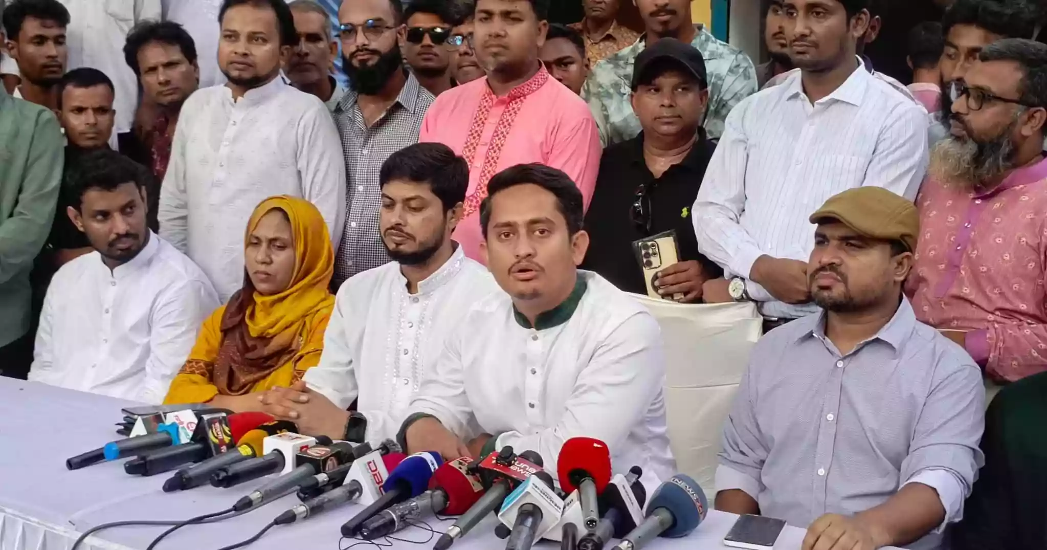 বগুড়ায় সারজিস আলমের সভা চলাকালে ককটেল বিস্ফোরণ