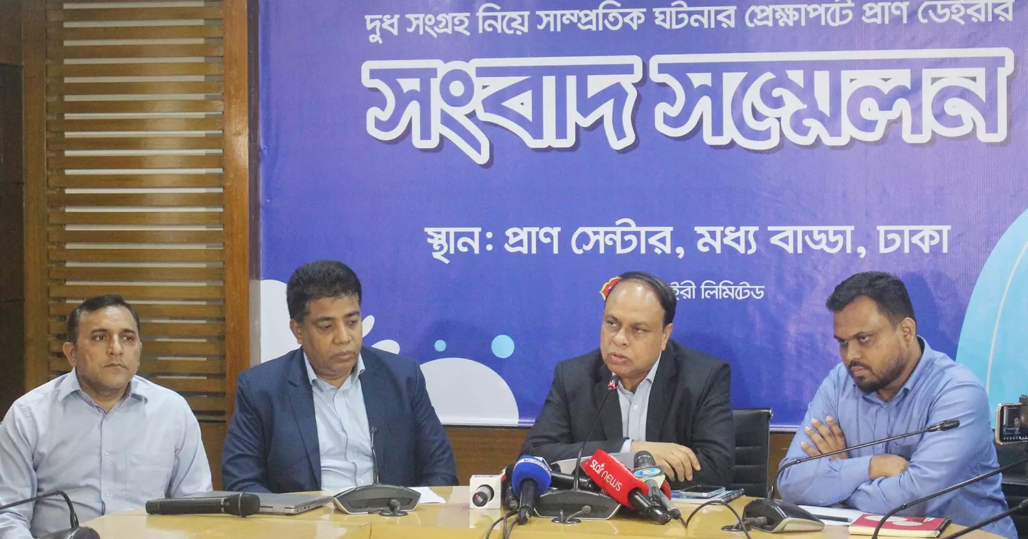 সংগ্রহ কেন্দ্রে ভেজাল দুধ: প্রাণ ডেইরিকে নিম্নমানের দুধ সরবরাহ করতে ব্যর্থ হয়ে সংঘবদ্ধ চক্র এ ঘটনা ঘটিয়েছে