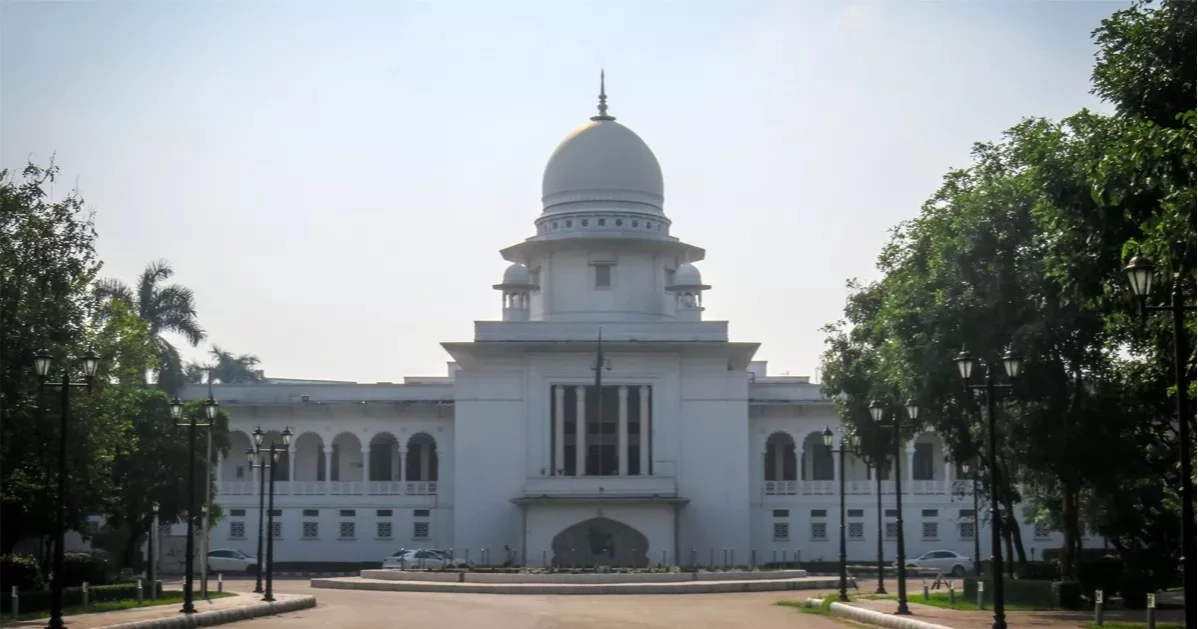 ফুটপাতে হকারদের জায়গা বরাদ্দের বৈধতা নিয়ে হাইকোর্টের রুল