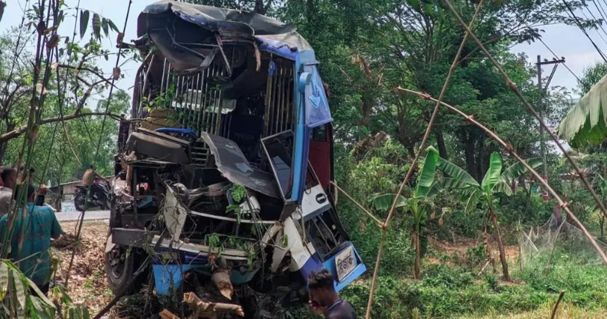 চট্টগ্রামে দুই বাসের সংঘর্ষে নিহত ৪