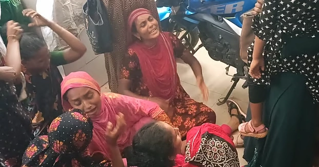 রাইস কুকারে রান্নার সময় বিদ্যুতায়িত হয়ে মা-মেয়ে নিহত