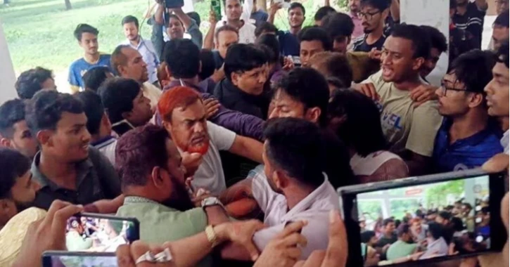 পোষ্য কোটা বাতিলের দাবিতে উত্তপ্ত রাবি, উপ-উপাচার্য ও প্রক্টর অবরুদ্ধ