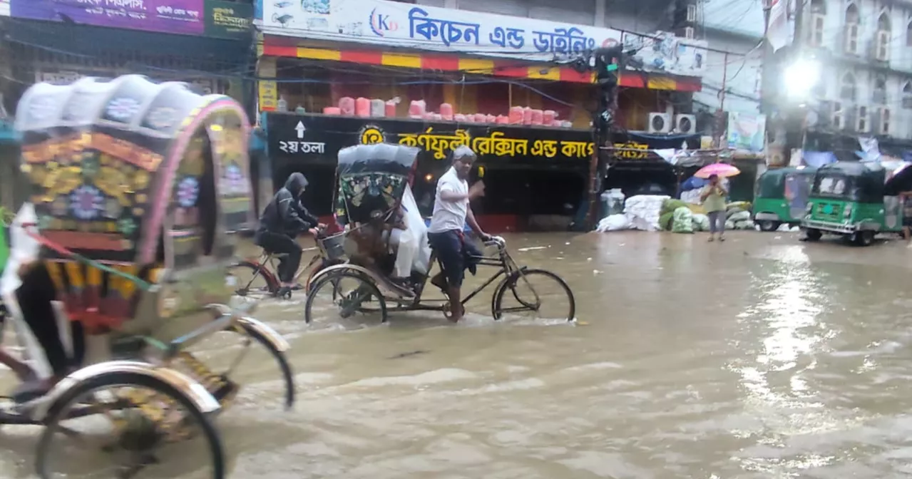 চট্টগ্রামে ৫ দিন পর রেল চলাচল স্বাভাবিক, এখনও ডুবে আছে অসংখ্য গ্রাম