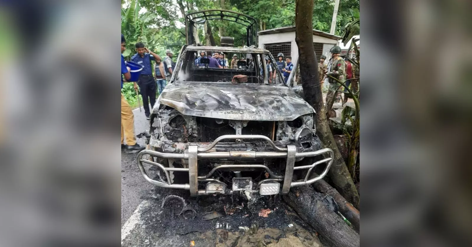 গোপালগঞ্জে এনসিপির পদযাত্রা কেন্দ্র করে পুলিশের গাড়িতে হামলা