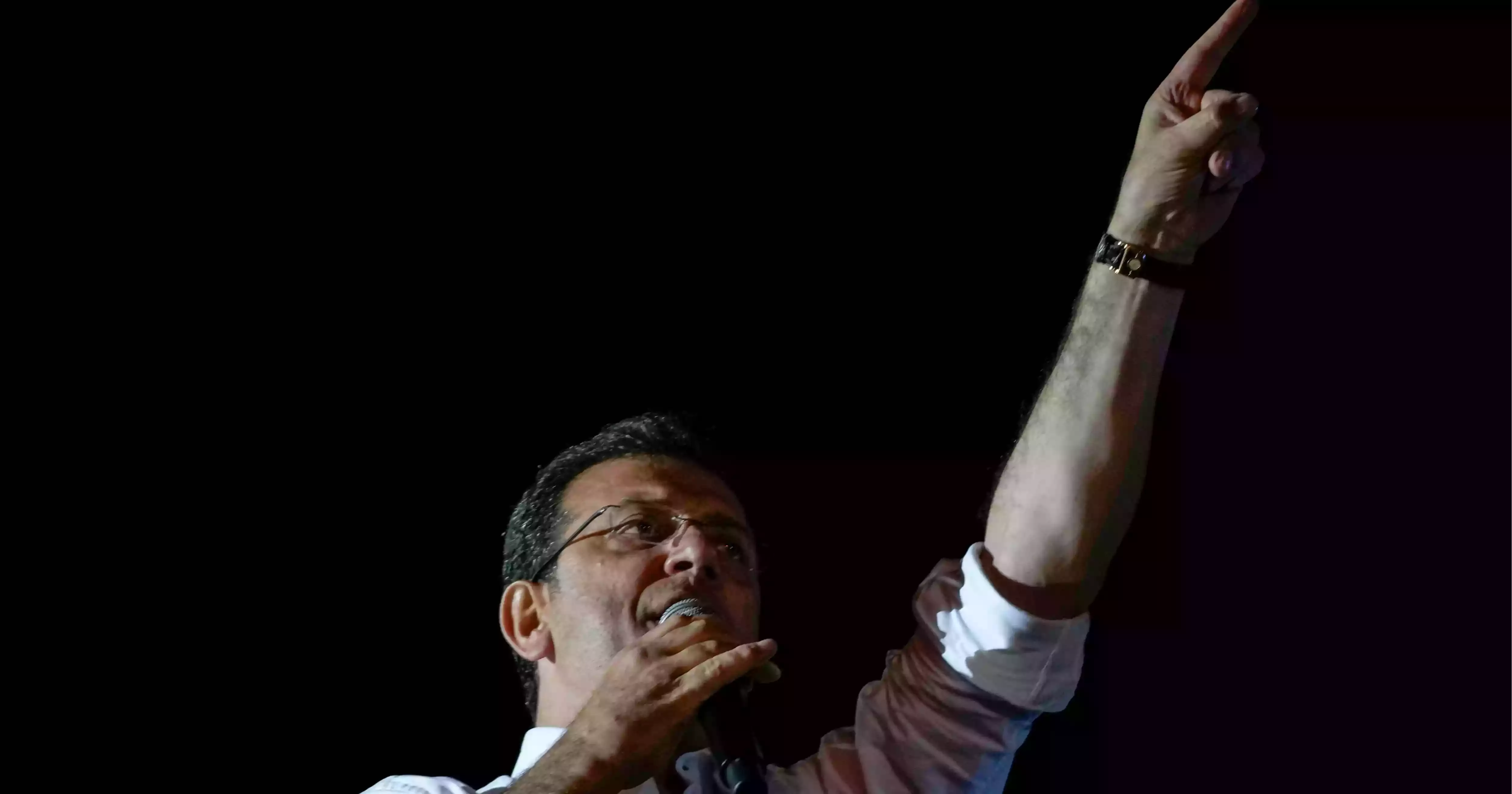 দুর্নীতি মামলায় কাঠগড়ায় ইস্তাম্বুলের মেয়র, হতে পারে ২০০০ বছরের জেল