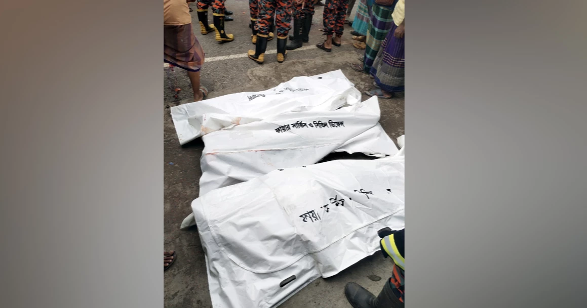 বরিশালে বাসচাপায় এক পরিবারের ৩ জন নিহত