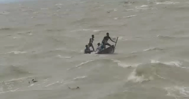 ভোলার মেঘনায় ঝড়ে ট্রলারডুবি, পাঁচ জেলে উদ্ধার