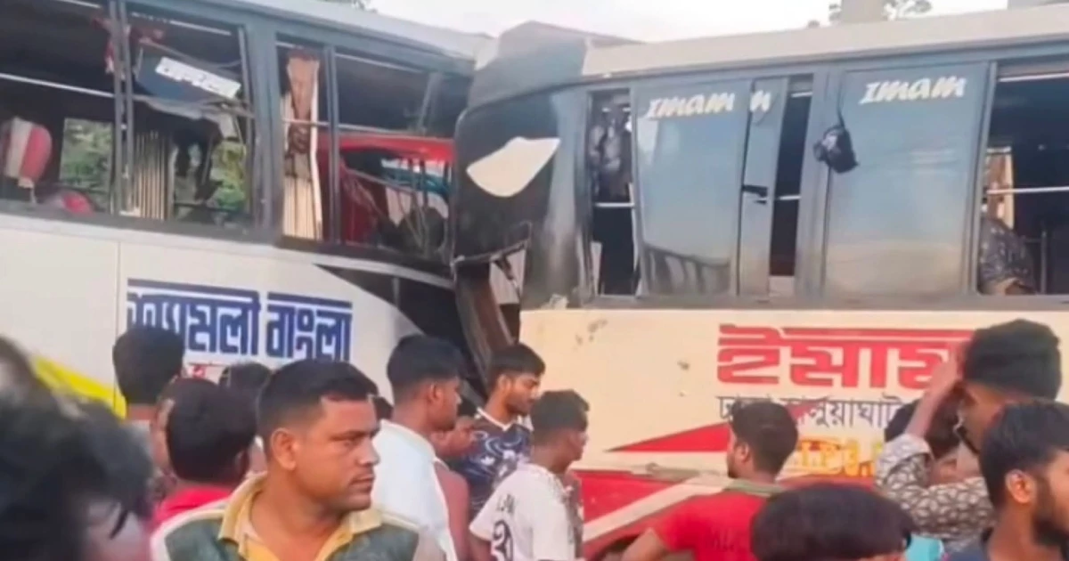 ময়মনসিংহে ২ বাসের মুখোমুখি সংঘর্ষ, নিহত ৩