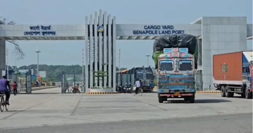 তিন দিন বন্ধের পর বেনাপোল দিয়ে ফের আমদানি-রপ্তানি শুরু