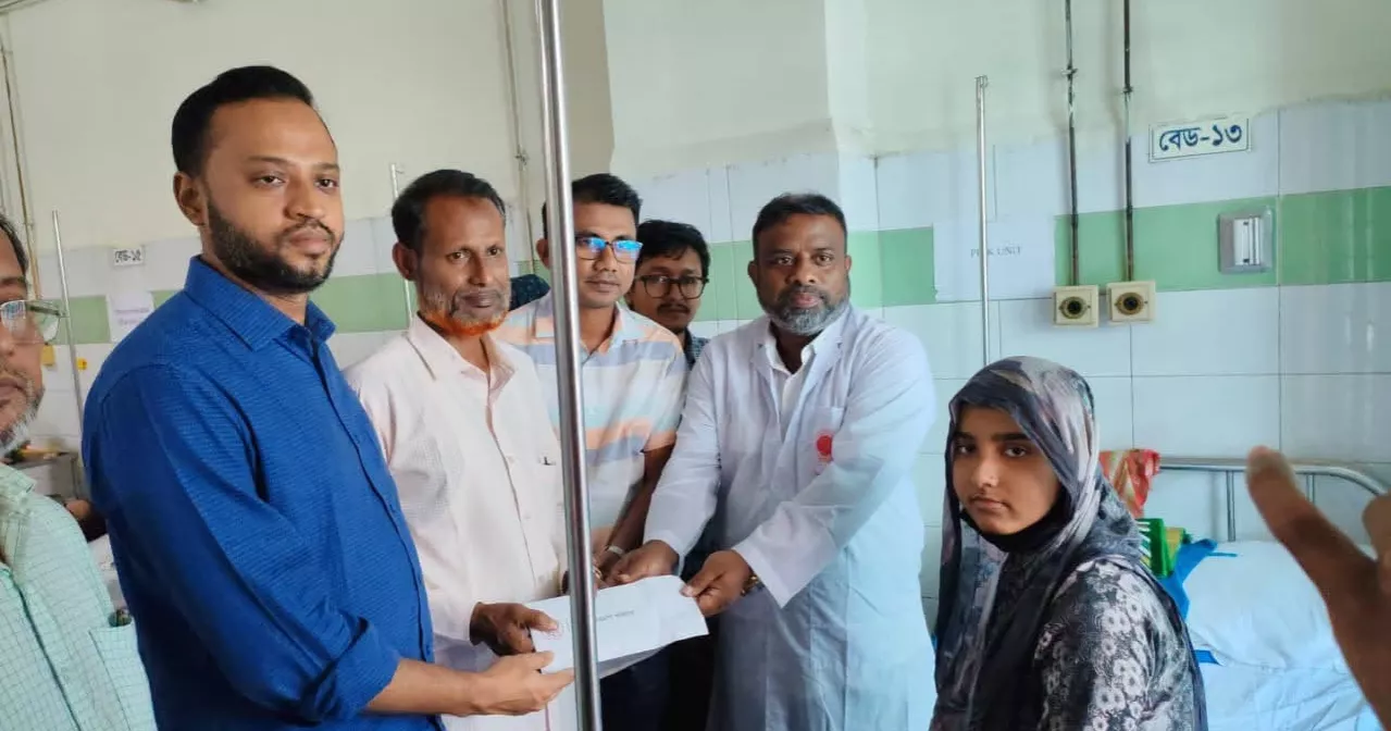 জুলাই শহিদ জুবায়েরের অসুস্থ বোনের পাশে প্রধানমন্ত্রী