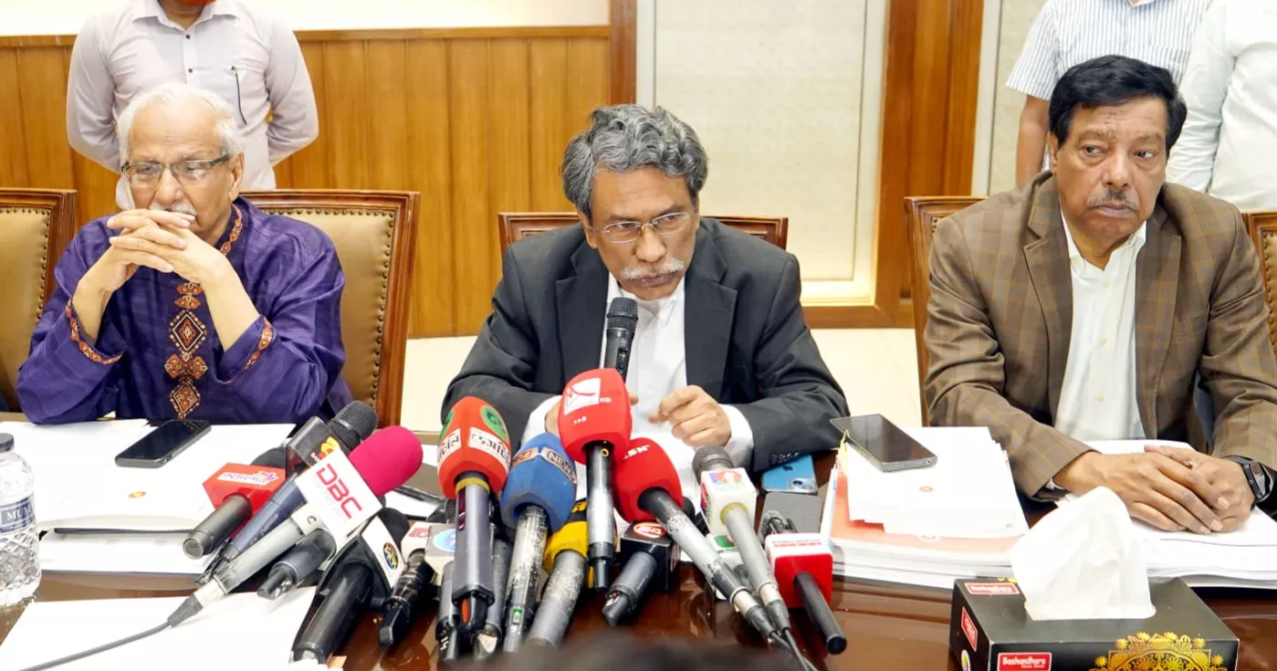 একটি জাতীয় সনদের মাধ্যমে ক্ষমতার বিন্যাসে পরিবর্তন চাই: আলী রীয়াজ