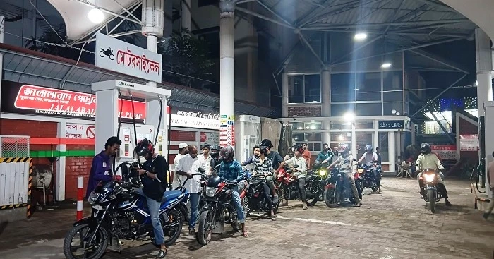 সিলেটে ডিপো থেকেই কমেছে তেল সরবরাহ, সংকটে ফিলিং স্টেশনগুলো